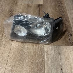 2001-2011 Ford Ranger Left Headlight and marker light.