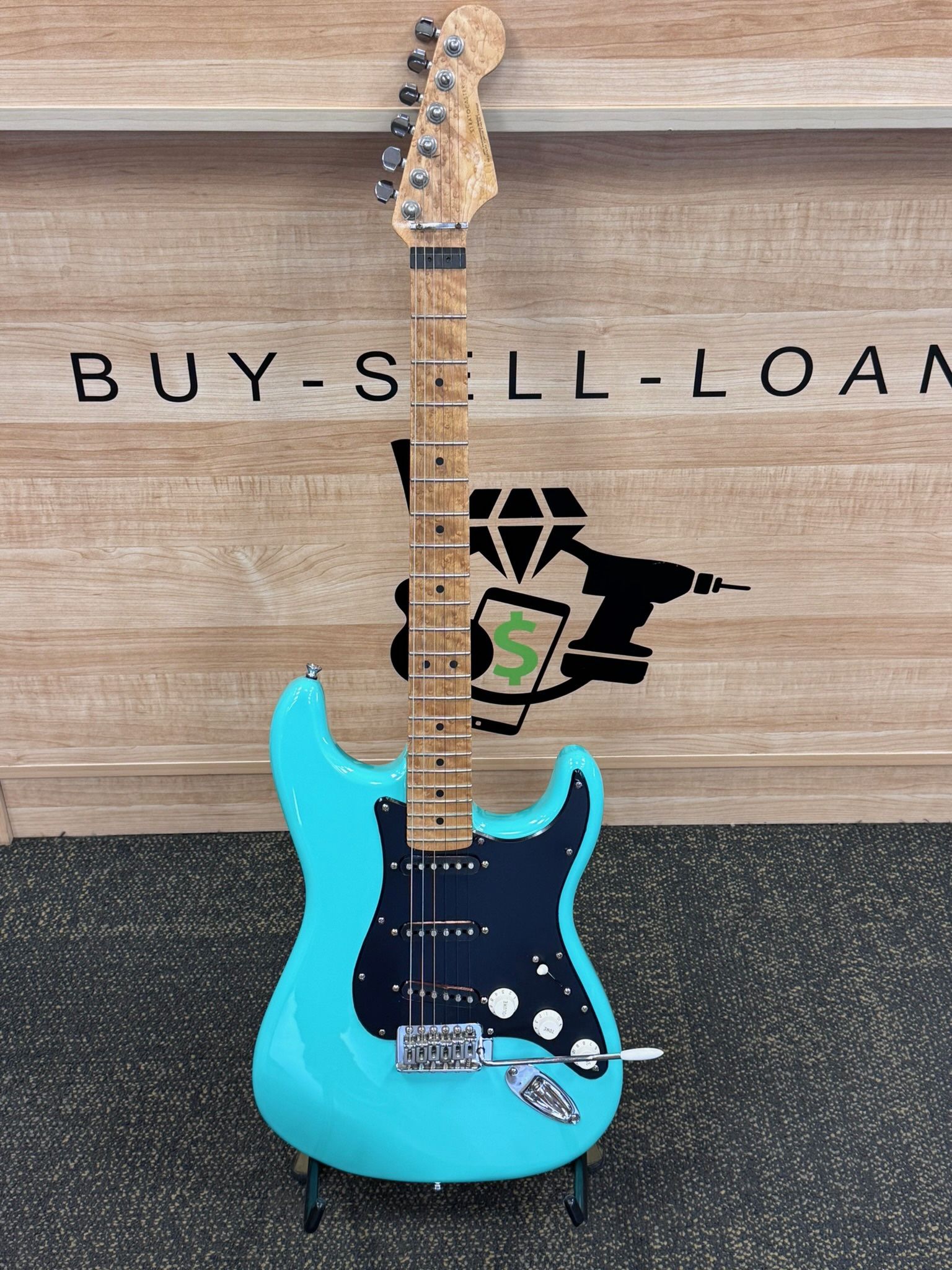 Vintage Fender Stratocaster Electric Guitar with Syncronized Tremolo