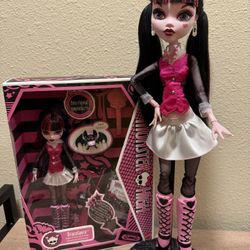 Draculaura Tall & regular Monster High