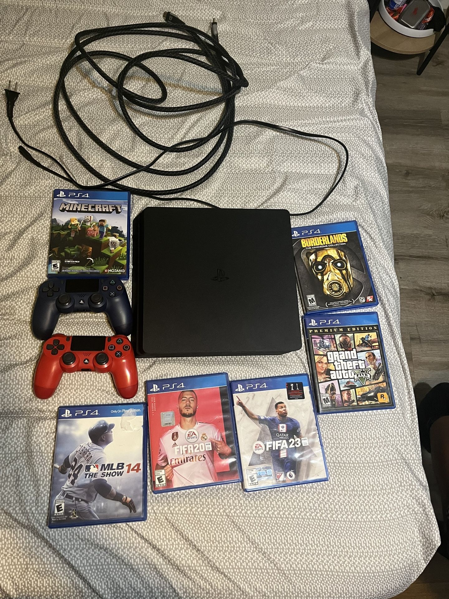 Ps4 With Games And Remotes