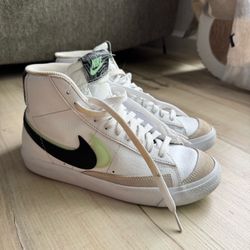 Nike Blazer Mid Sneakers