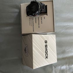 Gshock Casio black with orange brand new inbox 