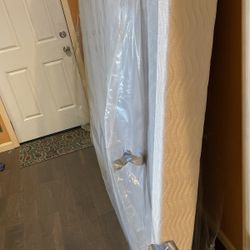 1 Queen and 2 Twin Mattress Box