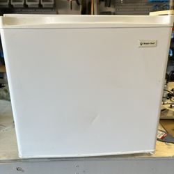 Magic chef Small Frig