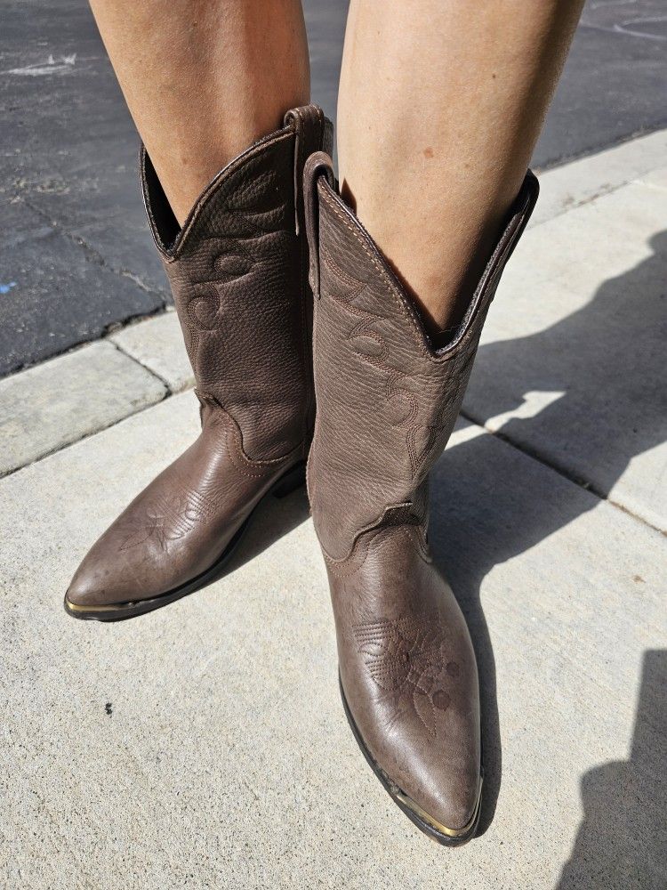 Boots- Cowboy- Womens 8- $10- Pick Up Only
