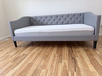 Daybed with mattress