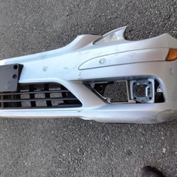 2006-2009 Mercedes R350 Complete Front Bumper With All The Accessories OEM.