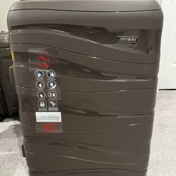 23 Inch Spinner - Brand New