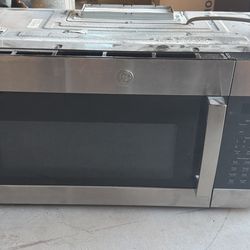 30” GE Microwave Above Stove With A Fan 