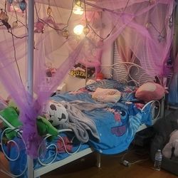 Twin Bed with Mattrress