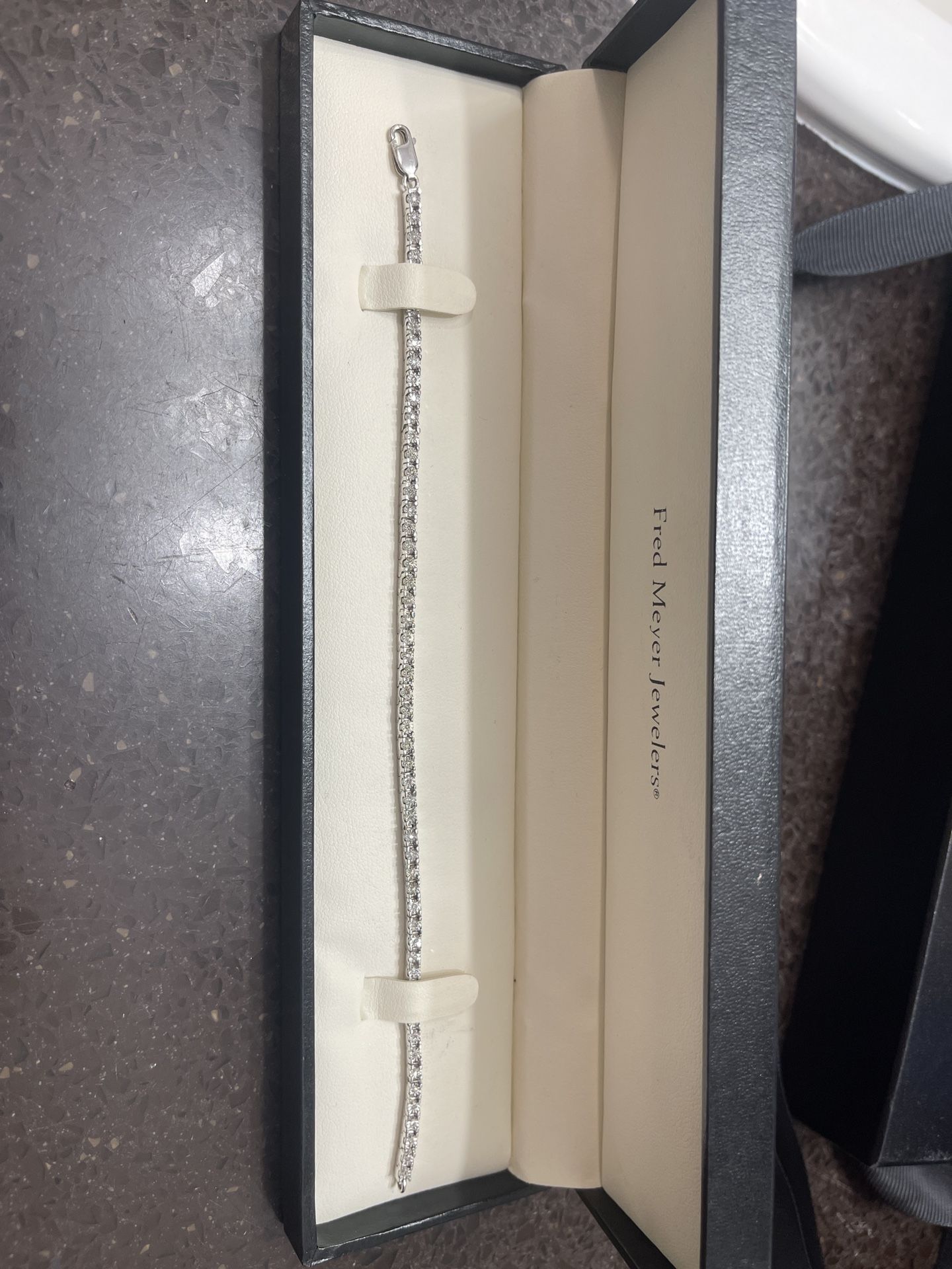 Brand New Diamond tennis Bracelet-Fred Meyer Jewelers