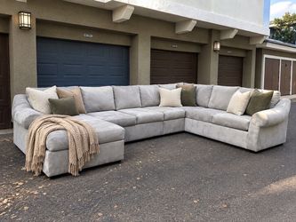Huge Gray Modular Sectional w/ Chaise