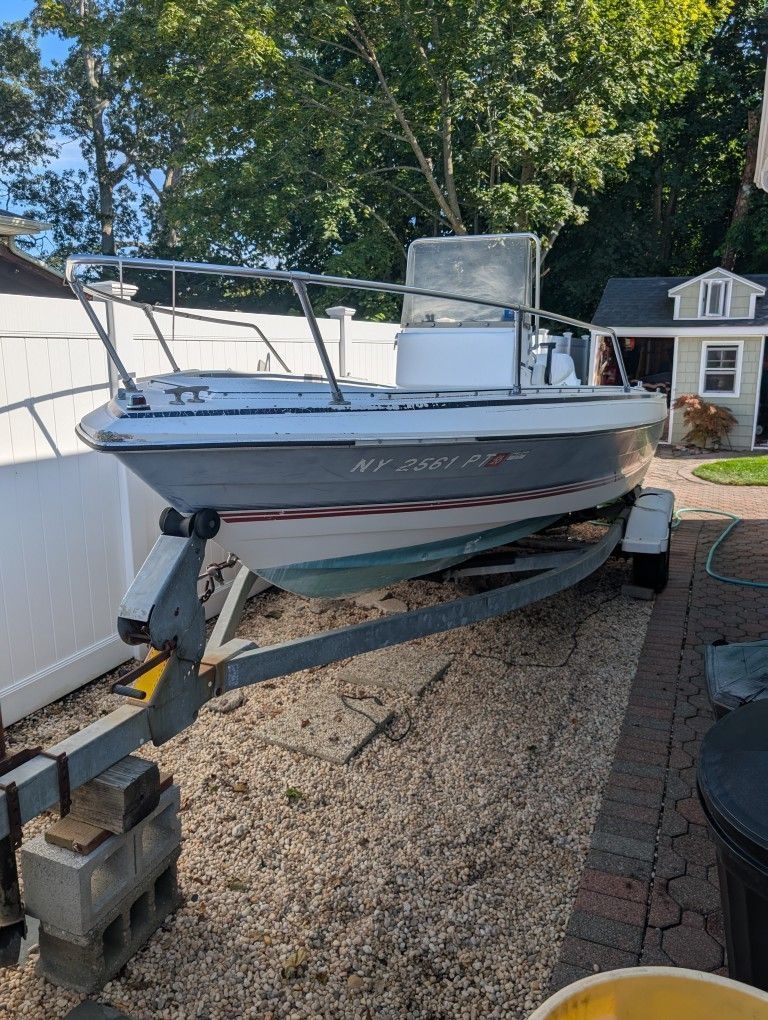 1986 Boat / 1989 Johnson 110 HP Bayliner 1910 CC