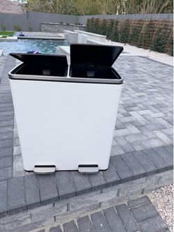 Double trash bin (trash & Recycle)