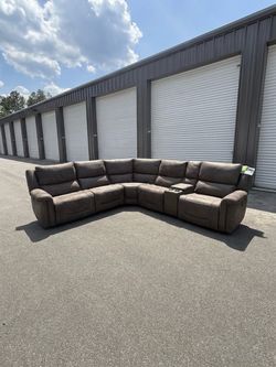 Power Reclining Sectional w/ Console + USB