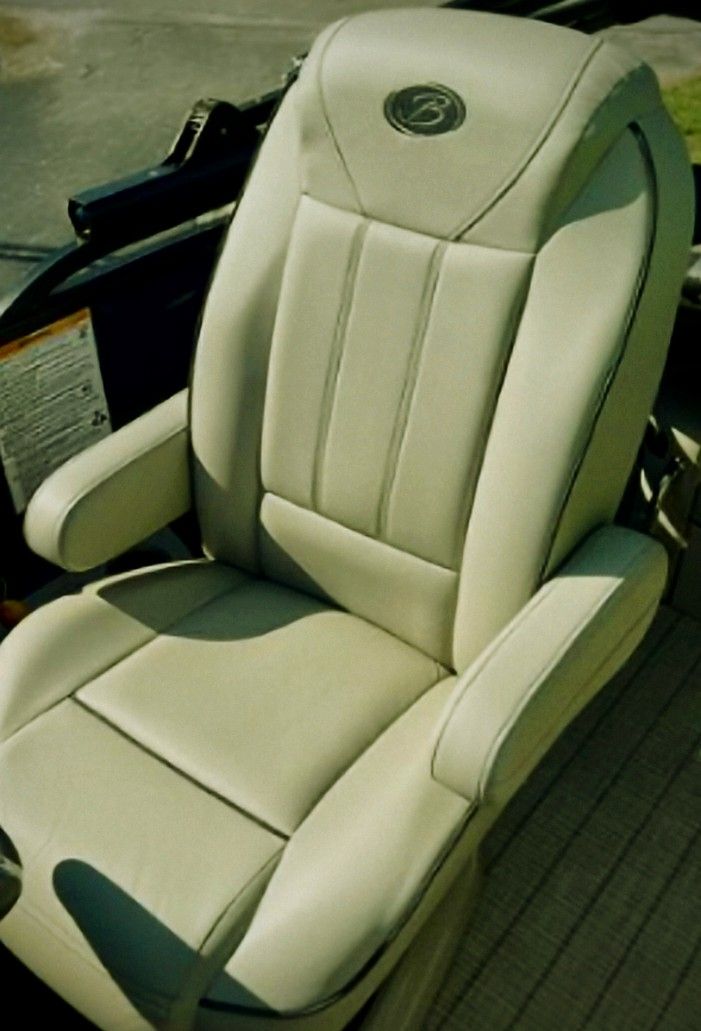 Barletta Captains Luxury Chair For Pontoon Or Regular Boat