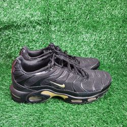 Nike Air Max Plus Tn Shoes Mens Black Metallic Gold 852630-022 Sneakers
Pre-owned no box
Size 14 Mens
100 percent authentic