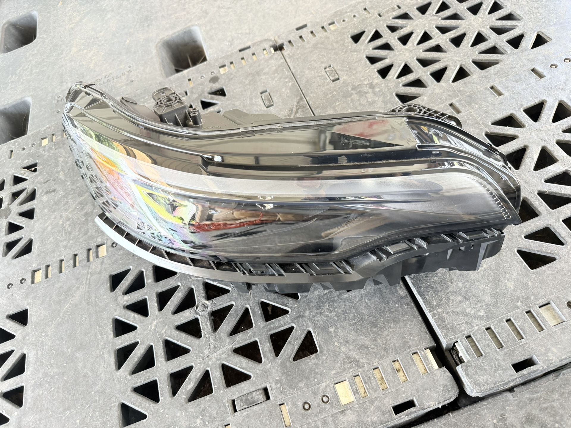 2019 - 2023 JEEP CHEROKEE RIGHT PASSENGER SIDE LED HEADLIGH OEM