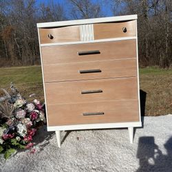 Bassett MCM DRESSER in Perfect Condition 