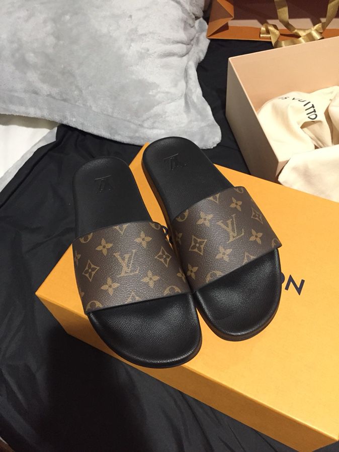 Louis Vuitton, Shoes, Louis Vuitton Waterfront Mule Size 9