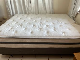 Full Size Beauty Rest Mattress + Bed Platform