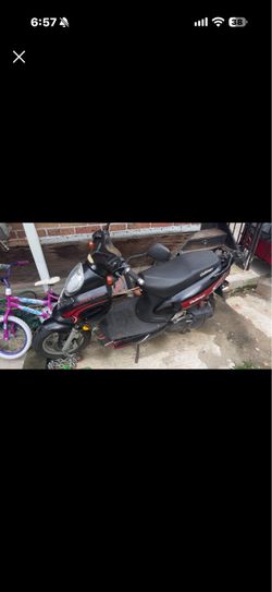 Challenger Gas Moped Scooter