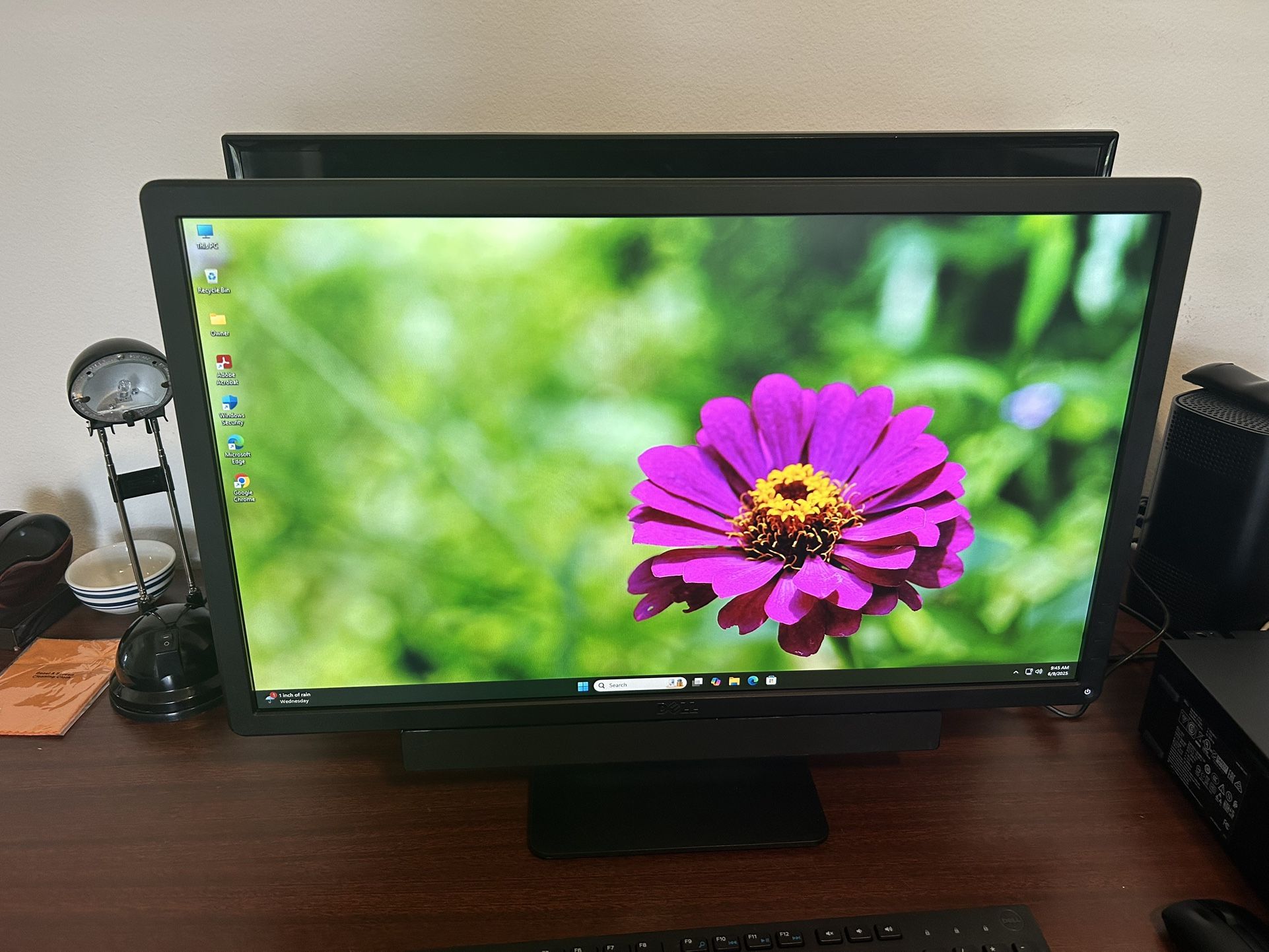 27" THIN DELL MONITOR WITH SOUND BAR, AND CABLES