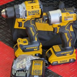 Brand New DEWALT 20V XR Drill Driver & Impact Driver 2 Battery Kit