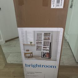 Mirror with organizer