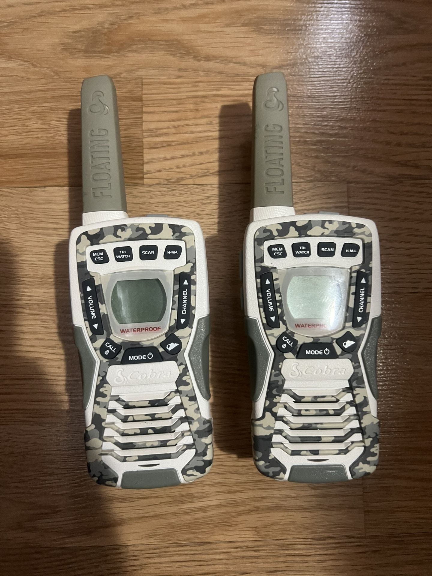 Cobra CXT1095FLT, Walkie Talkie 37 mile - 22 Channel Two Way Radio (White)