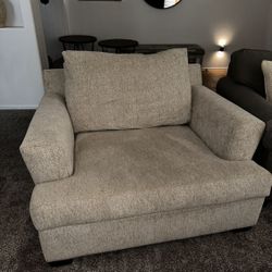 Living Spaces Oversized Chair