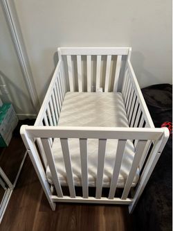 Mini Crib with Newton Matress