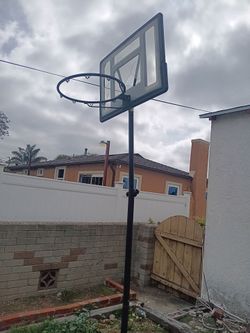 Free stuff - basketball hoop/bird feeder