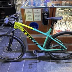 Trek Marlin 5 XL 29” Mountain Bike Bicycle 