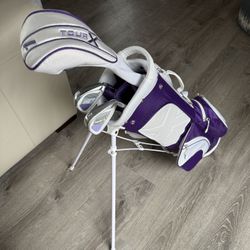 Girls golf clubs and bag 