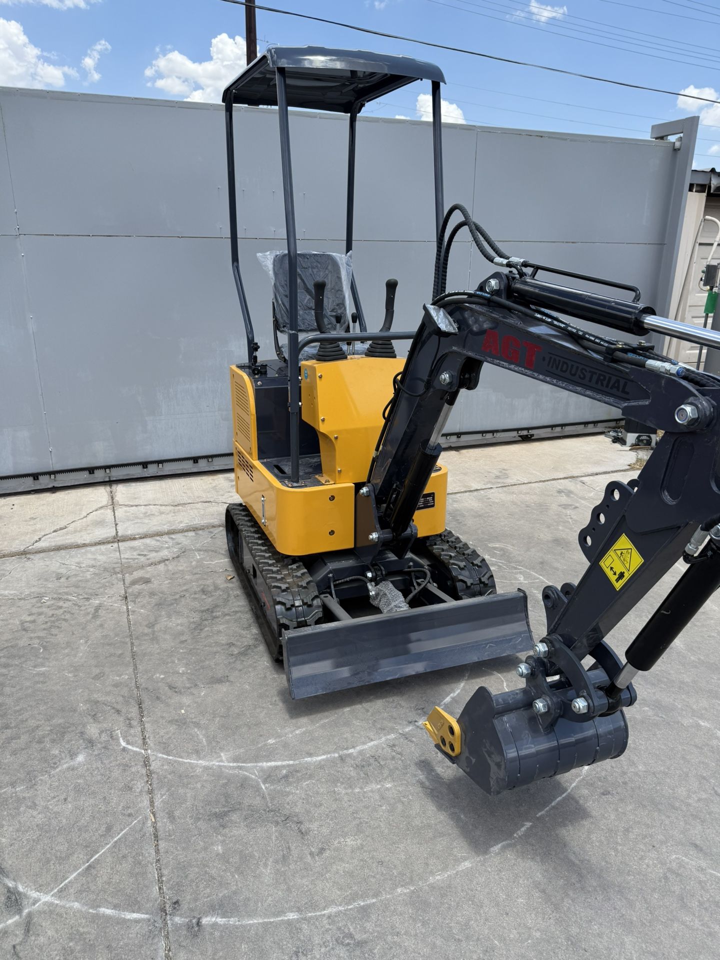 NEW AGT Industrial 1.2 ton Gasoline Mini Excavator
