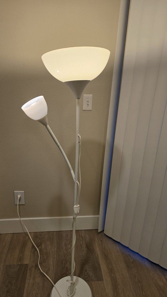 Floor Lamp In Great Shape