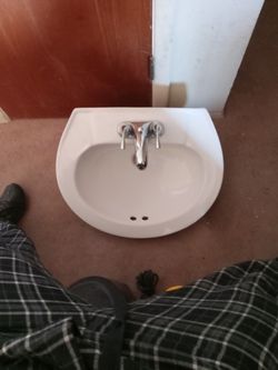 Pedestal Sink w/Faucet (Top Only)