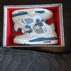 Air Jordan 4 Retro Size 4.5 Youth