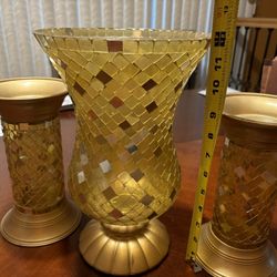 Vase With 2 Candle Pillars 