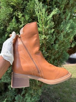Women’s size 10 shoes