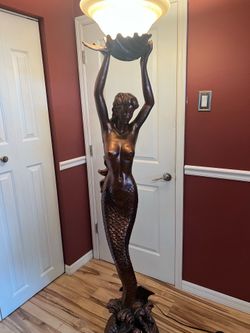 Design Toscano The Goddess' Offering Mermaid Sculptural Floor Lamp