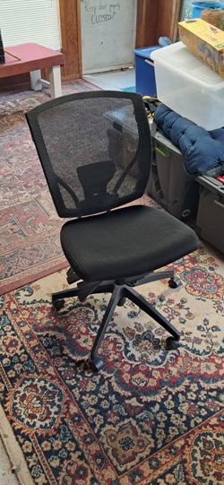 Rolling office chair