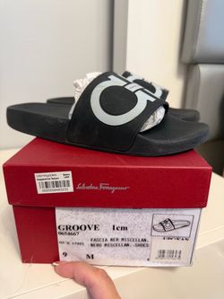 Salvadore Ferragamo slides size 9