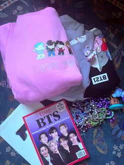 BTS hoodies (3), 43 bracelets, album, posters, keychains