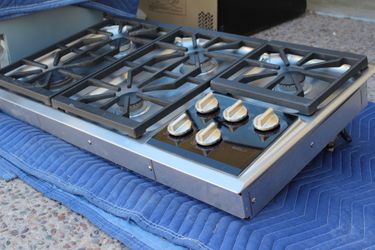 Wolf 36” Gas Cooktop 5 Burner