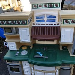 Extra Large Step Two Life Style Children’s Play Kitchen