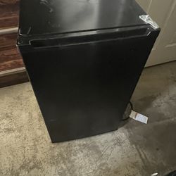 Free Mini Fridge Missing Shelf