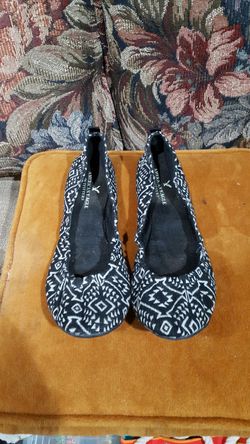 American Eagle Outfitters (size 7) Aztec style flats