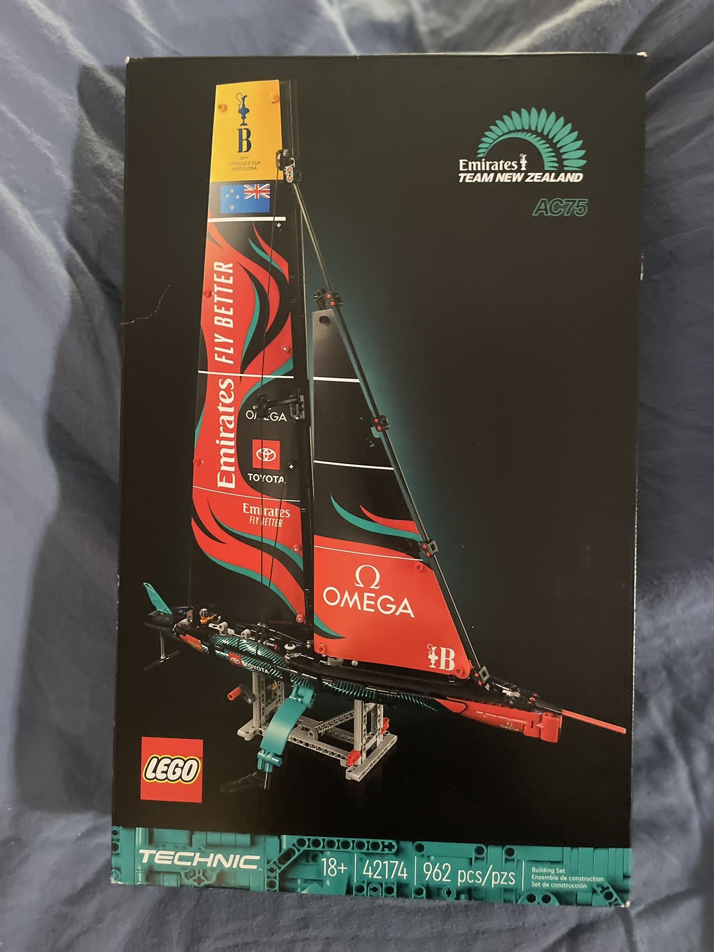 LEGO Technic Emirates Team New Zealand AC75 Yacht Building Set for Adults, Racing Boat Model for Sailboat Lovers, Build-a-Boat Gift for Fans of Creati